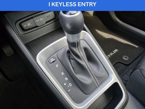 Certified 2022 Hyundai Venue SE w/ Cargo Package image 22