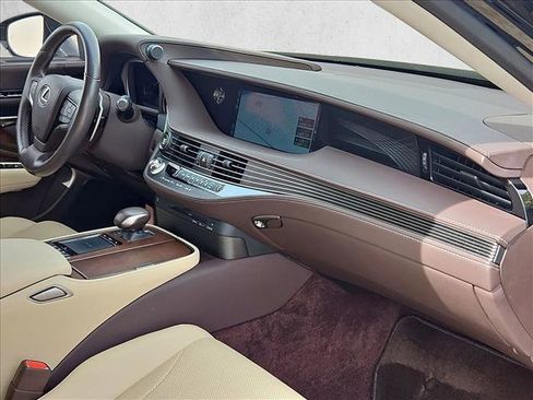Used 2018 Lexus LS 500 w/ Accessory Package (Z2) image 23
