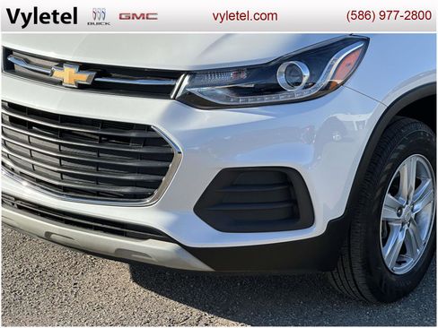 Certified 2022 Chevrolet Trax LT w/ LT Convenience Package image 6