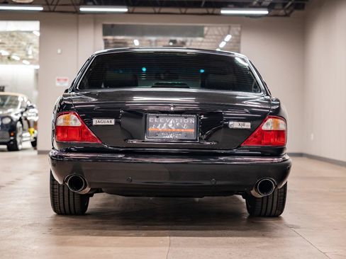 Used 2002 Jaguar XJ8 RWD image 4