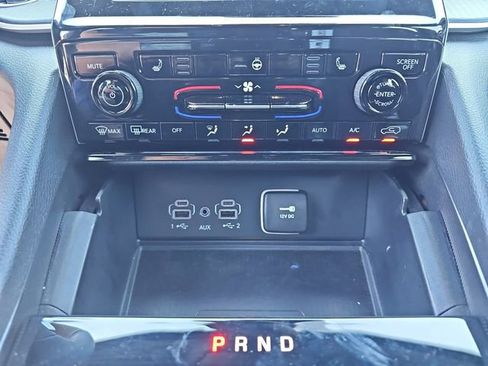 Used 2024 Jeep Grand Cherokee L Altitude image 22