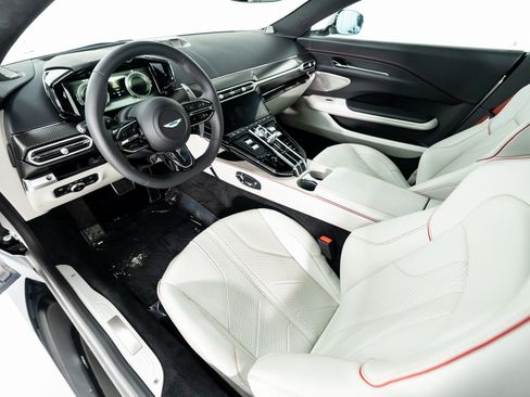 Used 2025 Aston Martin V8 Vantage Coupe RWD image 15