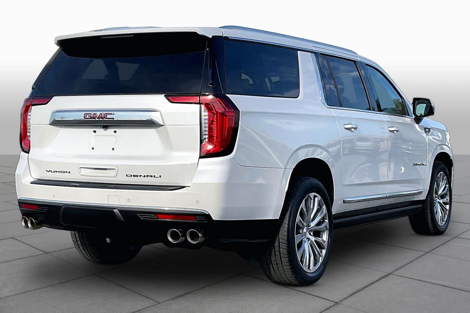 Used 2022 GMC Yukon XL Denali RWD image 13