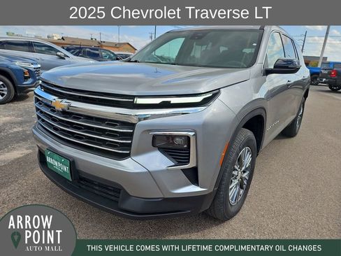 Used 2025 Chevrolet Traverse LT FWD image 4