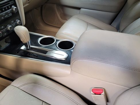 Used 2014 Nissan Pathfinder SV FWD image 26