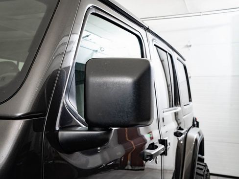 Used 2019 Jeep Wrangler Unlimited Sahara w/ Quick Order Package 24M Moab image 17