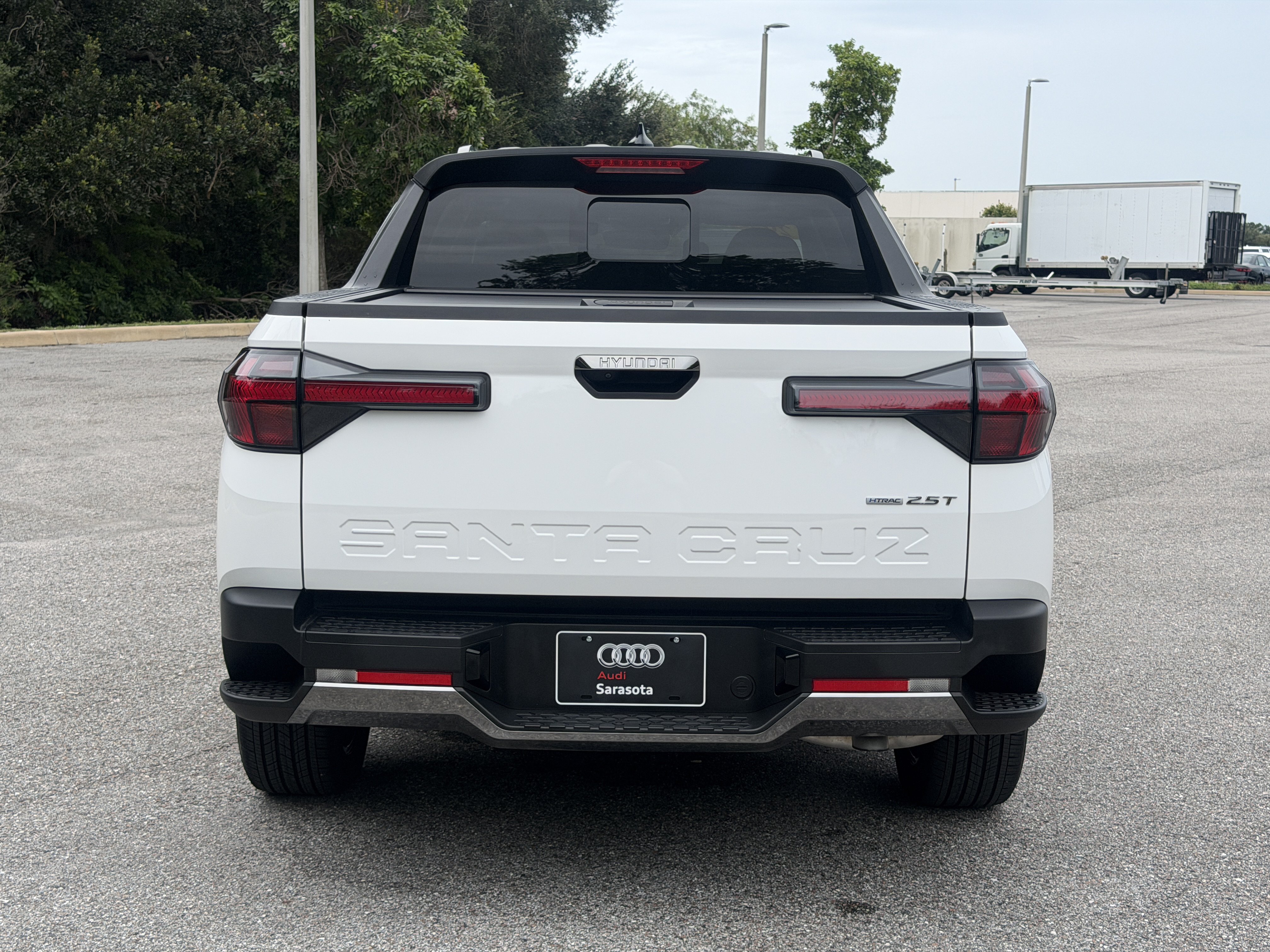 Used 2025 Hyundai Santa Cruz Limited AWD/4WD image 11