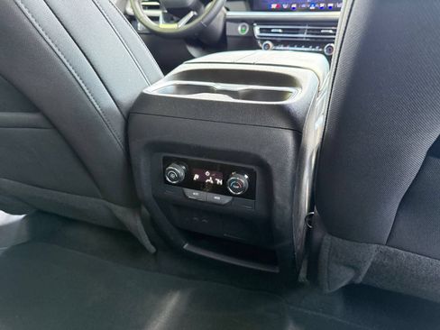 Used 2025 Chevrolet Traverse LT AWD/4WD image 25