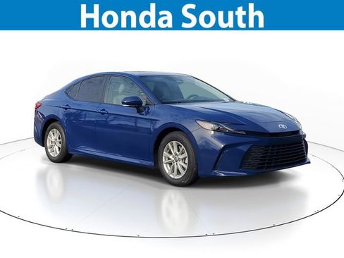 Used 2025 Toyota Camry LE w/ Convenience Package image 1