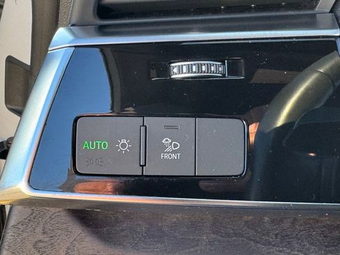 Used 2021 Audi Q8 Premium Plus image 32