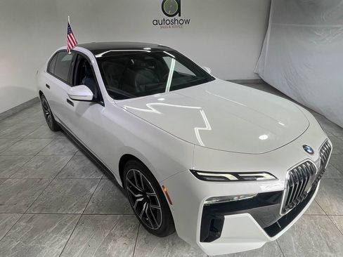 Used 2025 BMW 740i xDrive image 1