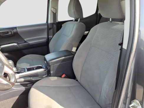 Used 2017 Toyota Tacoma SR5 image 16