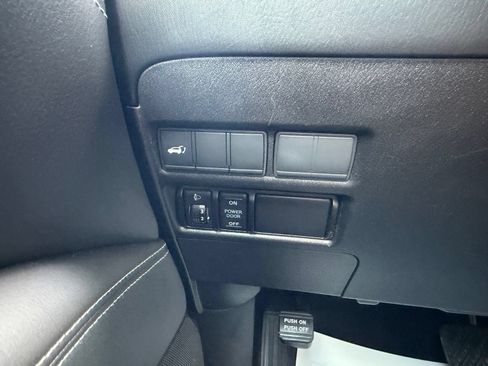 Used 2017 Nissan Armada SL w/ Moonroof Package AWD/4WD image 28