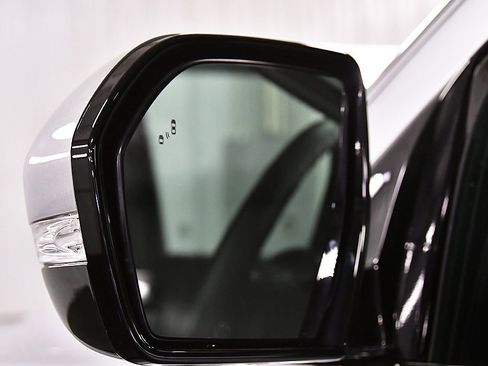 Used 2021 Ford Expedition XLT image 13