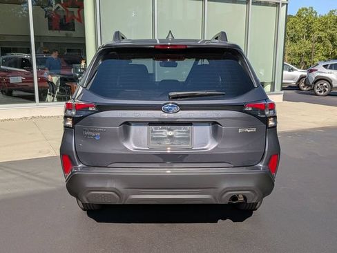Used 2025 Subaru Forester Premium AWD/4WD image 4