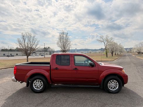 Used 2019 Nissan Frontier SV image 6