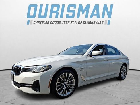 Used 2022 BMW 530e xDrive w/ Premium Package AWD/4WD image 3