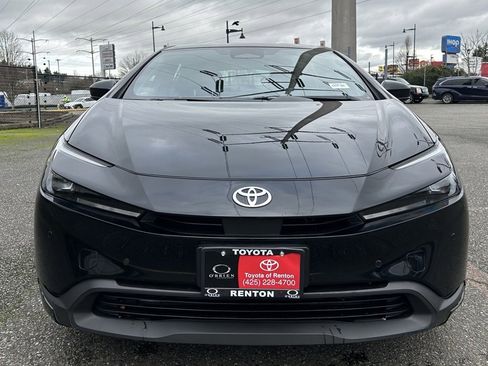Certified 2025 Toyota Prius LE image 2