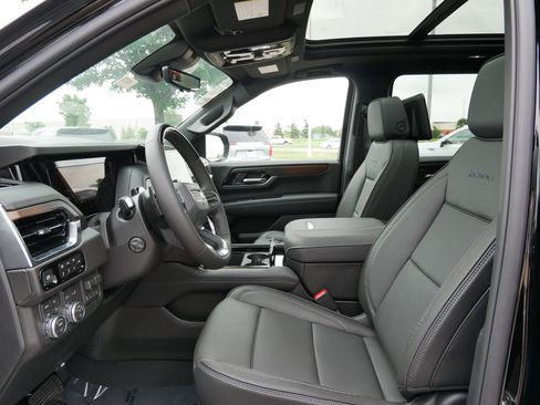New 2026 GMC Yukon XL Denali w/ Denali Reserve Package AWD/4WD image 6