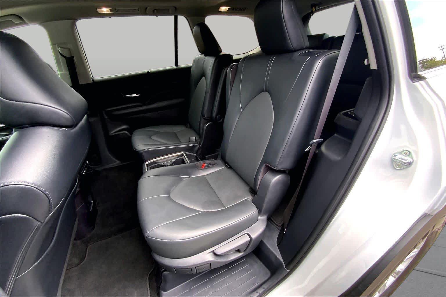 Used 2025 Toyota Grand Highlander AWD image 21
