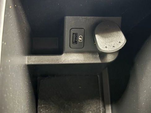 Used 2018 Nissan Rogue SV w/ Sun & Sound Touring Package image 31