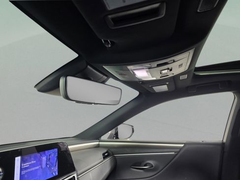 Used 2024 Lexus ES 350 F Sport image 13