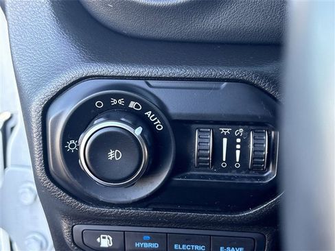 Used 2021 Jeep Wrangler Unlimited Sahara w/ Cold Weather Group image 18