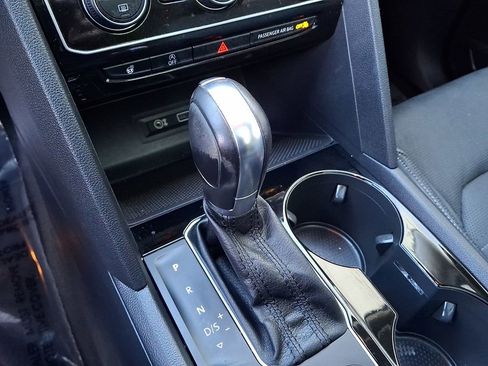 Used 2019 Volkswagen Atlas SEL Premium image 16