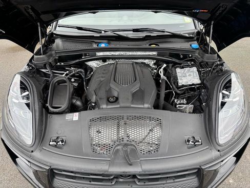 Certified 2026 Porsche Macan AWD/4WD image 32