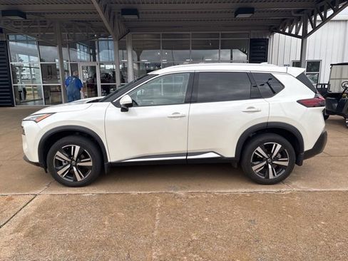 Used 2021 Nissan Rogue SL image 2