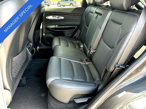 Used 2025 Genesis GV70 2.5T AWD/4WD image 18