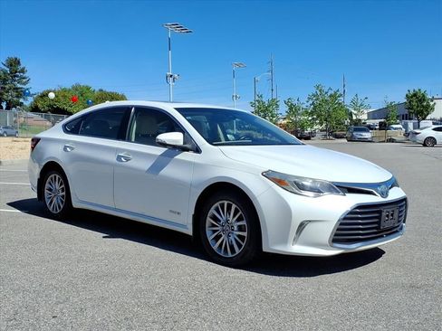 Used 2018 Toyota Avalon Limited w/ All Weather Liner Package FWD image 2