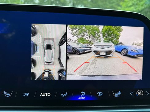 Used 2024 Chevrolet Equinox EV LT FWD image 26