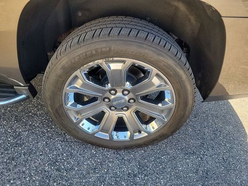 Used 2016 GMC Yukon Denali w/ Open Road Package AWD/4WD image 10