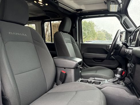 Used 2021 Jeep Wrangler Unlimited Sahara image 31