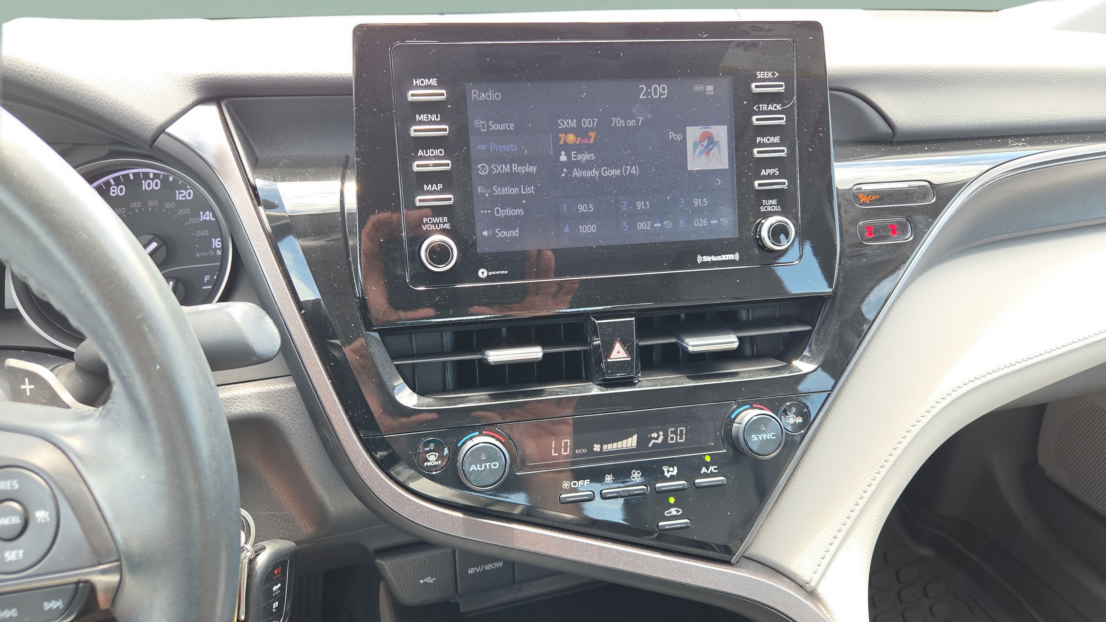 Used 2024 Toyota Camry SE FWD image 18