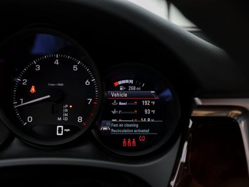 Certified 2023 Porsche Macan image 15