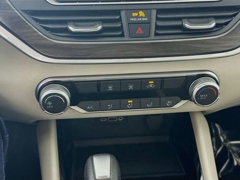 Used 2024 Nissan Altima 2.5 SV image 14