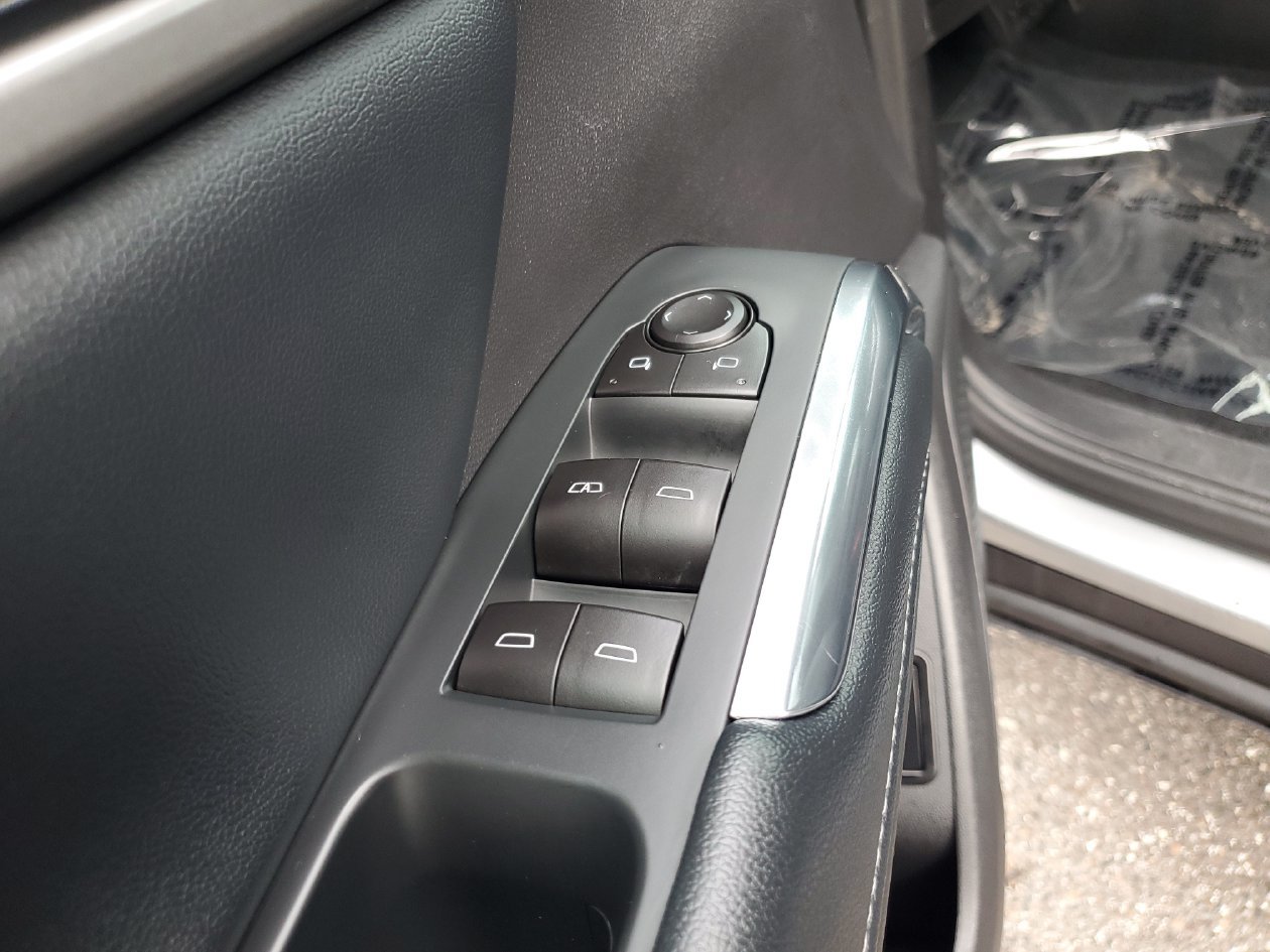 Used 2026 Chevrolet Traverse LT FWD image 16