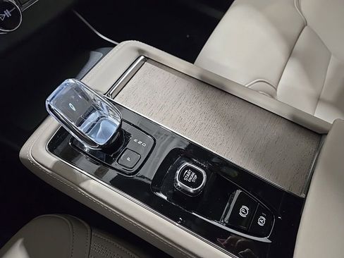 New 2026 Volvo XC90 B6 Plus w/ Protection Package image 14