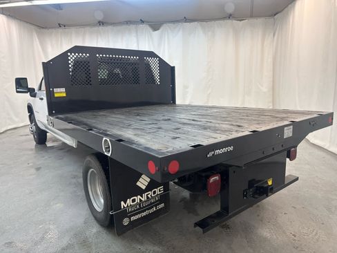 Used 2025 Chevrolet Silverado 3500 W/T w/ WT Convenience Package image 2