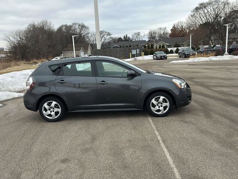 Used 2010 Pontiac Vibe w/ Preferred Package image 2