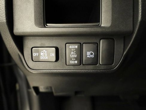 Used 2019 Toyota Tacoma TRD Sport image 30