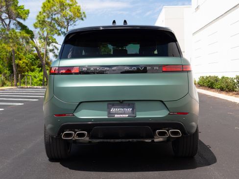 Used 2025 Land Rover Range Rover Sport Dynamic SE AWD/4WD image 1