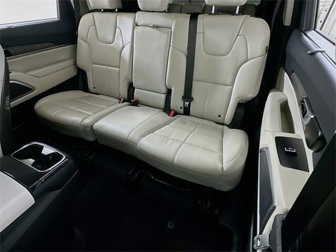 Used 2024 Kia Telluride EX image 11
