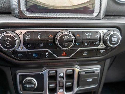 Used 2023 Jeep Wrangler Unlimited Sahara w/ Cold Weather Group AWD/4WD image 25