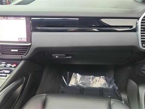 Used 2021 Porsche Cayenne Base image 36