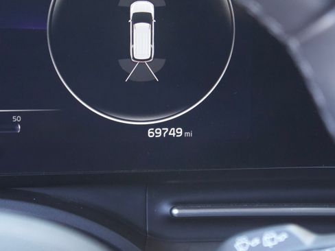Used 2024 Kia Carnival SX FWD image 27