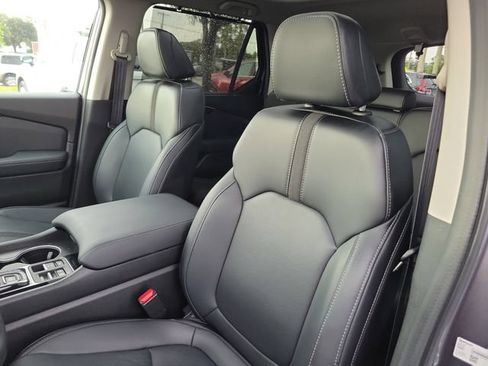 Certified 2025 Honda Pilot Touring image 18