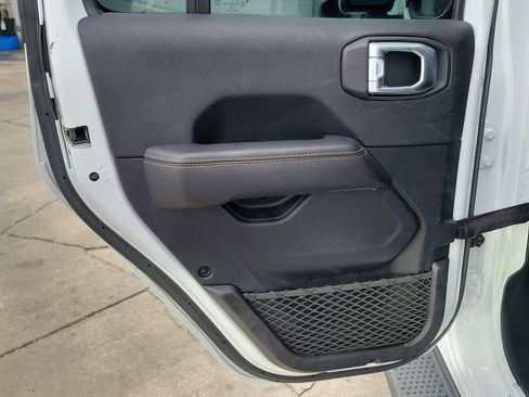 Used 2023 Jeep Wrangler Unlimited Sahara image 12